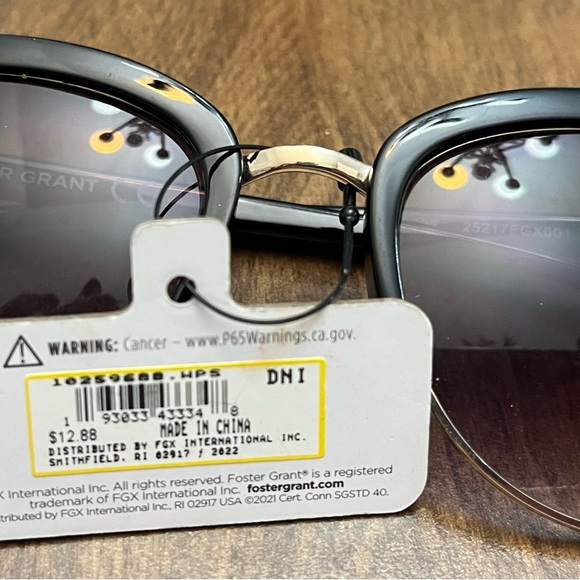 Foster Grant Women's Black Sunglasses (2x) - Picture 4 of 4